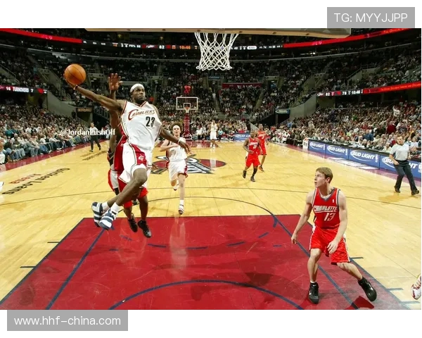 詹姆斯领衔骑士队对决火箭队的精彩较量与战术分析